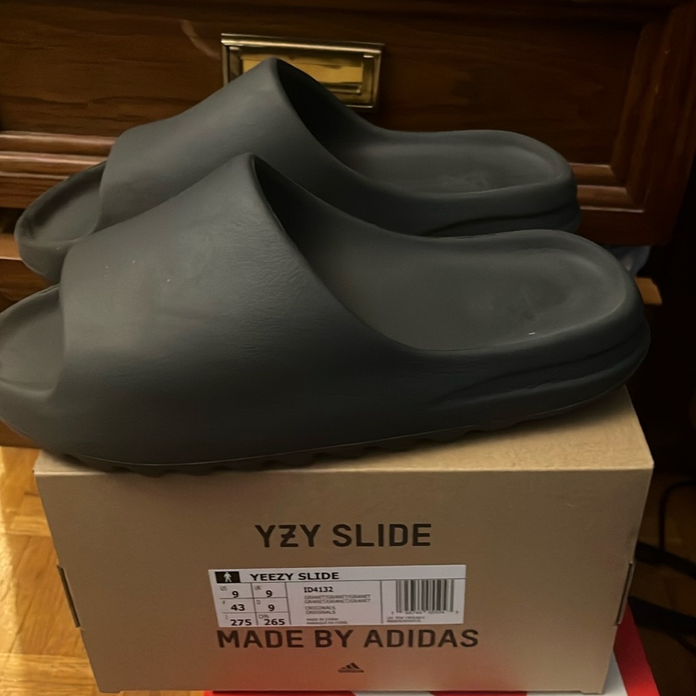 Yeezy slide granite sz 9